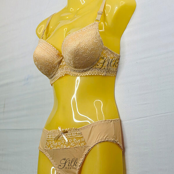 Luxurious Beige Lace Full-Coverage Bra with Floral Detailing